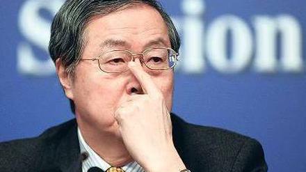 Chinas oberster Staatsbanker macht sich Gedanken über die Schwäche der Wirtschaft - und die Schwäche des Yuan.