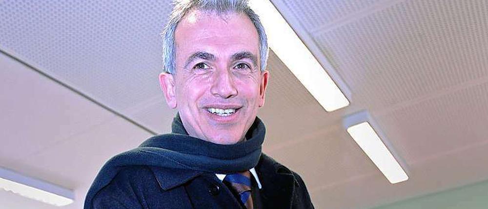SPD-Kandidat Peter Feldmann bei der Stimmabgabe. 