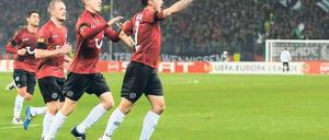 Weiter, immer weiter. Vier Treffer erzielte Hannover gegen Lüttich. Sergio Pinto (rechts) traf zum Endstand. Foto: dapd