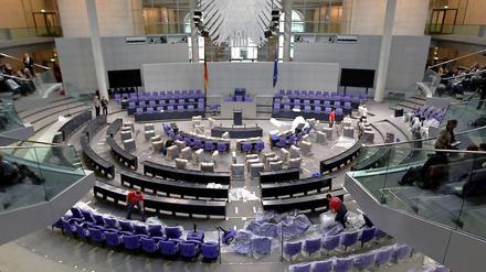 Aufbauarbeiten für die Bundesversammlung: Viele Sitze müssen her.