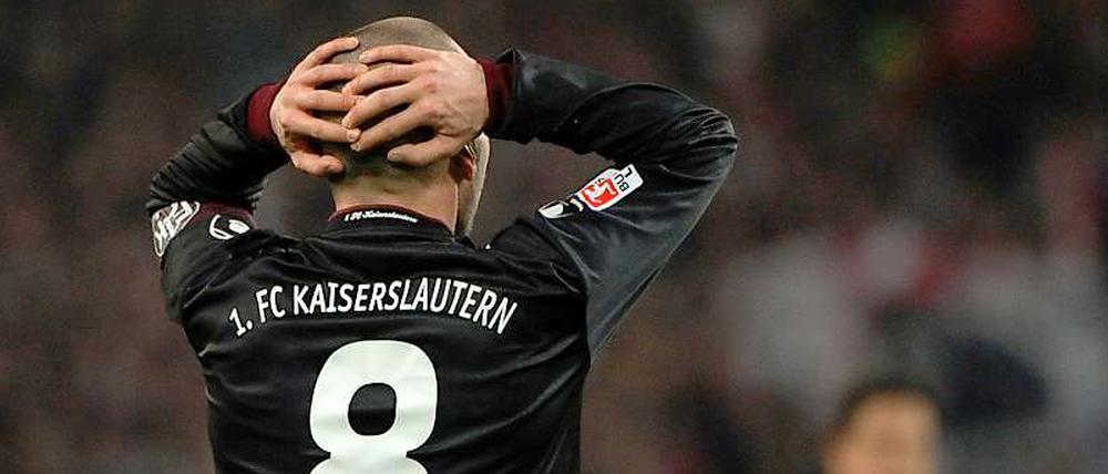 Der erste Torschuss durch den Ex-Stuttgarter Christian Tiffert traf das Außennetz.