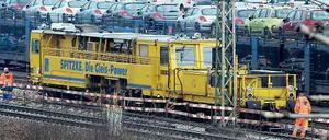 Die Bahn baut. Auf Güterstrecken ist es angesichts der guten Konjunktur eng – nun sollen sie mit dem neuen Geld erweitert werden. Foto: dpa