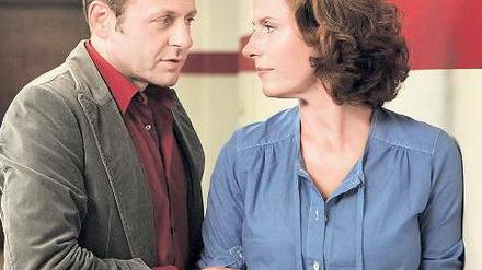 Trennen oder Turteln? Polizeipsychologe Vince Flemming (Samuel Finzi) und seine Ex-Frau, Kommissarin Ann Gittel (Claudia Michelsen), sind unentschlossen. Foto: ZDF