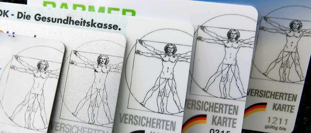 Versichertenkarten unterschiedlicher Krankenkassen.
