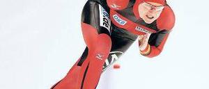 Auf und nieder, immer wieder. Die Leistungskurve von Jenny Wolf in dieser Saison ist ein ständiges Auf und Ab. Trotzdem führt sie die Gesamtwertung im Weltcup an. Foto: dpa