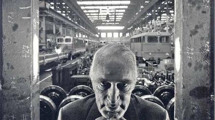 Der Industrielle. Alfred Krupp 1963 in seiner Fabrik in Essen.