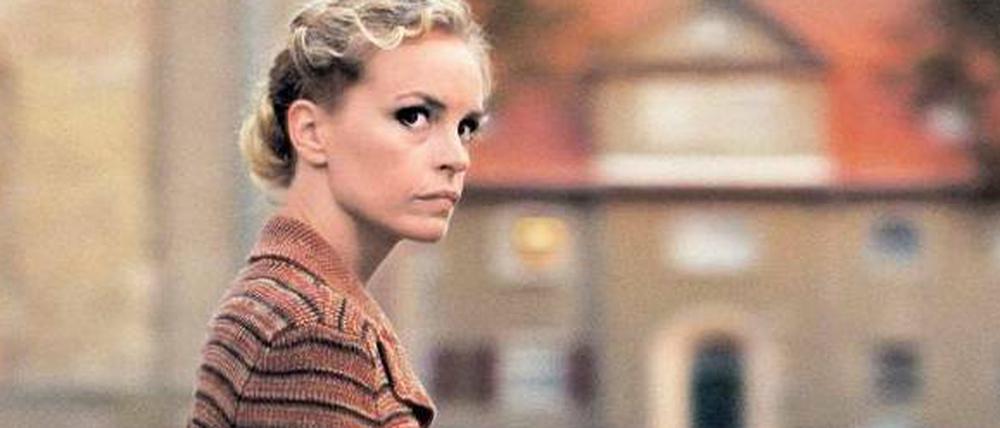 Fremd im eigenen Land. Barbara (Nina Hoss) will weg. Hier kommt sie an, in der Provinz, strafversetzt aus Berlin.