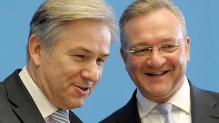 Die ersten 100 Tage sind geschafft: Klaus Wowereit (SPD) und Frank Henkel (CDU), die führenden Köpfe der rot-schwarzen Koalition in Berlin.
