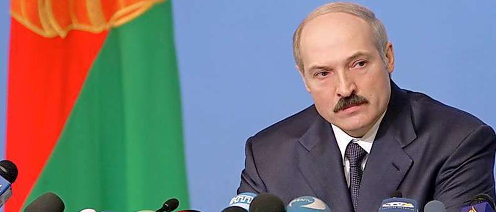 Weißrusslands Staatschef Alexander Lukaschenko, ein bekennender Schwulenhasser, beleidigt den deutschen Außenminister.