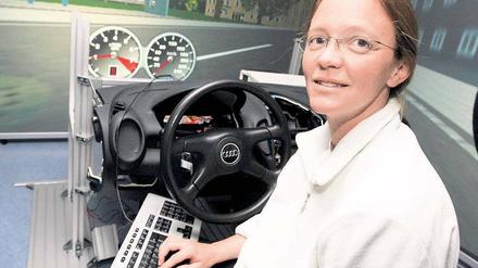 Mühsam voran. Männer helfen einander beim Aufstieg und übersehen geeignete Frauen – oft unbewusst. Die Innovationskraft leidet darunter, denn gut gemischte Forschungsteams sind kreativer. Das Foto zeigt die Karlsruher Informatik-Professorin Britta Nestler.