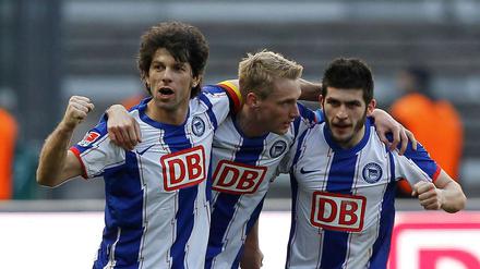 Drei gehen voran: Lewan Kobiaschwili, Felix Bastians und Fanol Perdedaj (v. l. n. r.) führten Hertha durch ihren Einsatzwillen zum Sieg gegen Bremen.