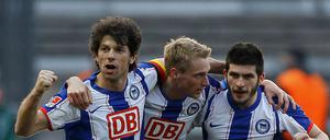 Drei gehen voran: Lewan Kobiaschwili, Felix Bastians und Fanol Perdedaj (v. l. n. r.) führten Hertha durch ihren Einsatzwillen zum Sieg gegen Bremen.
