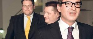 Im Zeichen der Harmonie. FDP-Generalsekretär Patrick Döring sowie seine Amtskollegen von der CDU und CSU, Hermann Gröhe und Alexander Dobrindt (von links nach rechts), treten nach der ersten Koalitionsrunde des Jahres vor die Presse. 