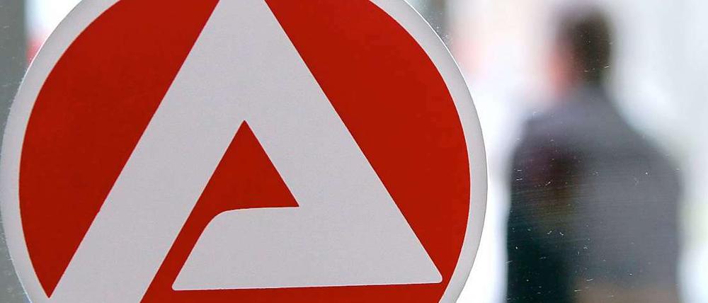 Der Arbeitsmarkt gibt im Februar ein gespaltenes Bild ab.