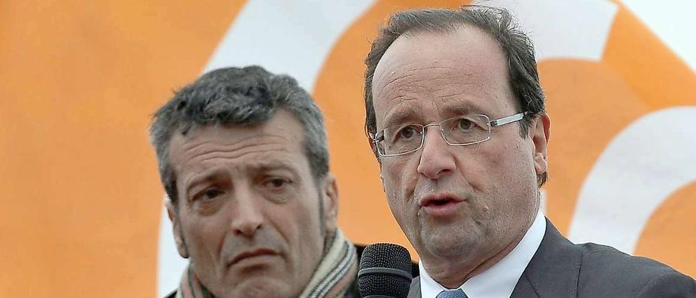 Der französische Präsidentschaftskandidat François Hollande bei einer Demonstration von Stahlarbeitern