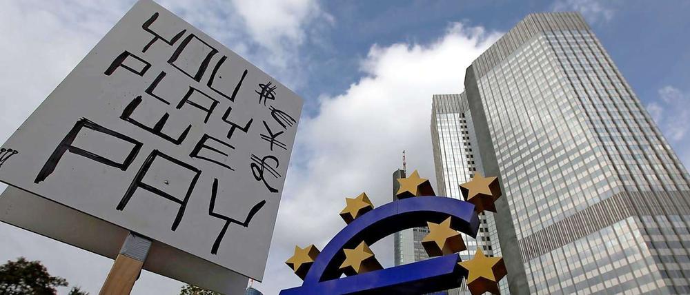 Ihr zockt, wir zahlen - Noch sind die Proteste der Occupy-Bewegung nicht verstummt, auch wenn sie in der Öffentlichkeit nicht mehr so stark wahrgenommen werden wie im vergangenen Jahr.