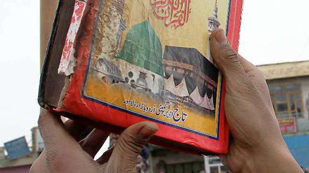 Ein teilweise verbrannter Koran. 