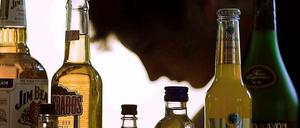 Ob Jim Beam, Gorbatschow oder Feigling. Jugendliche greifen auch immer wieder zu hartem Alkohol. Grade in deutschen Familien ist das Trinken unter Minderjährigen verbreitet.