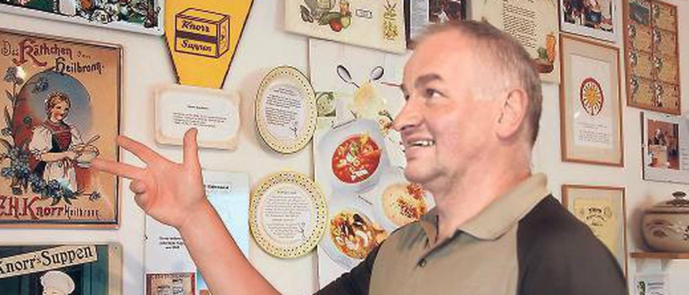 Suppe macht lustig. Gernot Roscher, Mitinitiator des Museums, ist der Beweis.