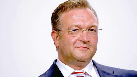 Frank Henkel (CDU), Innensenator Berlins, antwortet auf Ihre Fragen.