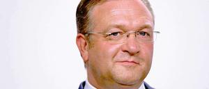 Frank Henkel (CDU), Innensenator Berlins, antwortet auf Ihre Fragen.