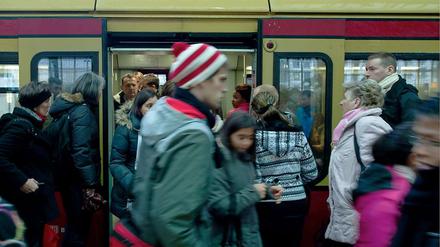 Berliner S-Bahn: Der Mann, der die Schüler rassistisch beschimpfte, entkam unerkannt. 