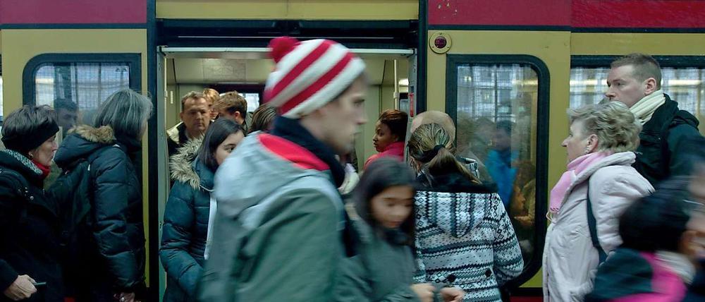 Berliner S-Bahn: Der Mann, der die Schüler rassistisch beschimpfte, entkam unerkannt. 