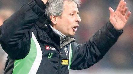 Außer sich: Lucien Favre, Architekt des Gladbacher Aufschwungs, beim schwachen Auftritt seiner Mannschaft gegen den HSV.