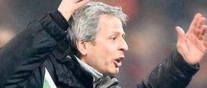 Außer sich: Lucien Favre, Architekt des Gladbacher Aufschwungs, beim schwachen Auftritt seiner Mannschaft gegen den HSV.