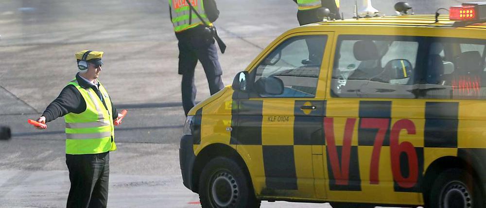 Der Frankfurter Flughafen ersetzt das streikende Bodenpersonal teilweise mit ehemaligen Mitarbeitern oder mit kurzfristig geschulten Kräften.