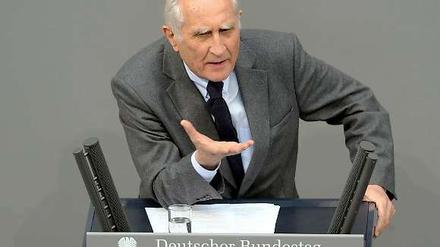 Der CSU-Bundestagesabgeordnete Norbert Geis bei einer Rede im Parlament.