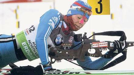 Hinlegen, fertig, los. In Ruhpolding kämpfen die Biathleten wie Olga Zaitseva ab Donnerstag um WM-Medaillen. Foto: dapd