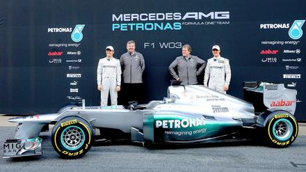 Der Mercedes W03 bei der Präsentation in Barcelona: Das neue Auto soll endlich mit den Branchengrößen mithalten und Siege erringen können. 