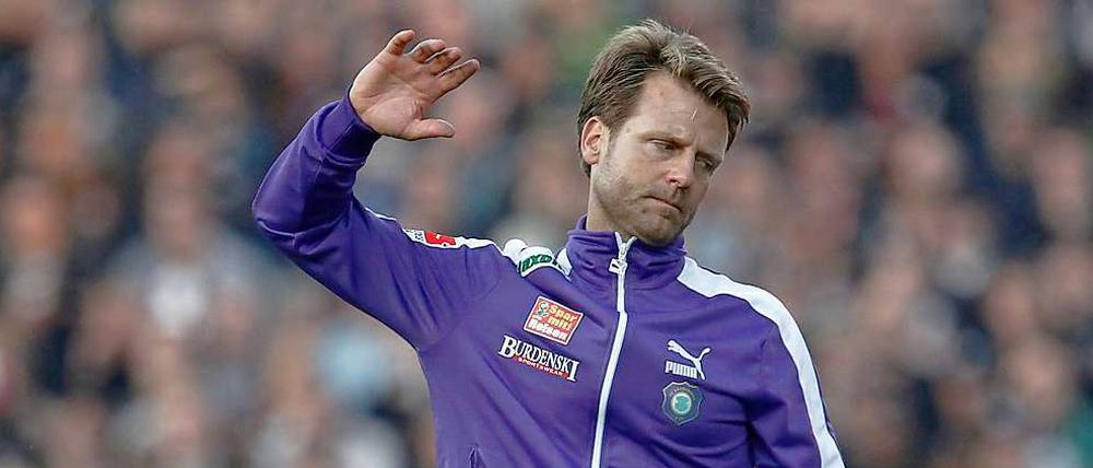 Erst enttäuscht, dann entlassen. Rico Schmitt führte Aue nach oben, darf den Verein aber in der Krise nicht weiter begleiten.