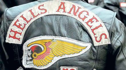 Rocker im Visier. Sieben Gebäude in Berlin und drei in Brandenburg wurden am Mittwoch durchsucht – darunter auch ein Haus, das der Eisschnellläuferin Claudia Pechstein gehört. Die Ermittlungen ranken sich um das Milieu der Hells Angels. Foto: dpa