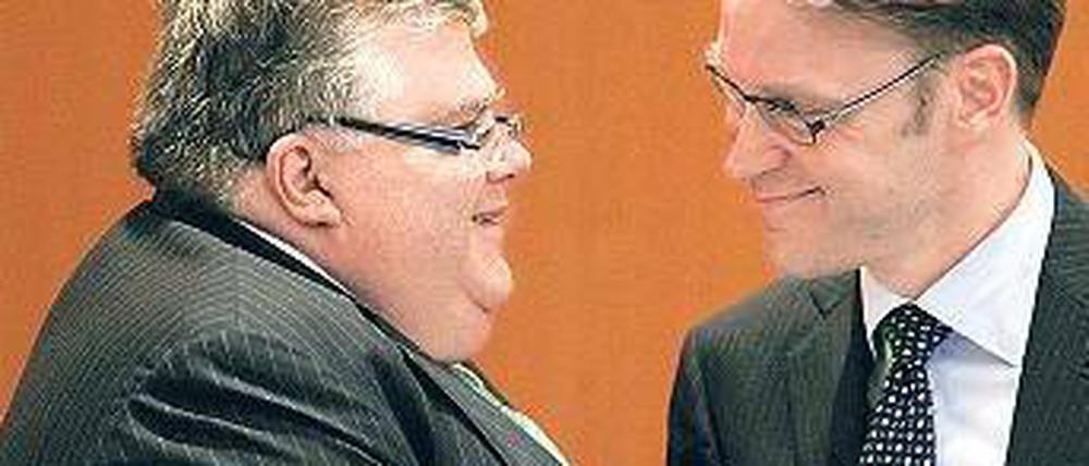 Unter Kollegen: Mexikos Zentralbankgouverneur Agustin Carstens begrüßt den Bundesbankpräsidenten Jens Weidmann zum Finanztreffen in Mexiko-Stadt. Foto: Reuters