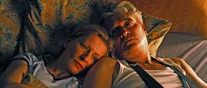 Zu zweit ist man weniger allein. Oskar (Henry Hübchen) und Irmgard (Dagmar Manzel) lieben sich. 