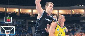 Doppelt durchsetzen. Immanuel McElroy (r.) musste zweimal gegen den MBC ran – und jetzt zweimal gegen Hagen. 