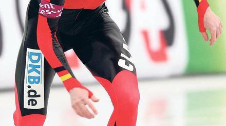Eisige Unruhe. Tobias Schneider liegt im Clinch mit dem Chef-Bundestrainer. Foto: dpa