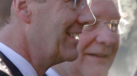 Niedersachsens Justizminister Bernd Busemann hält sich in der Affäre um den Bundespräsidenten aus der Arbeit der Staatsanwaltschaft Hannover heraus.