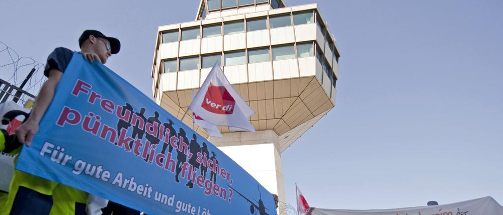 Das gab's schon mal: Bereits 2010 legte das Bodenpersonal am Flughafen Tegel vorübergehend die Arbeit nieder.
