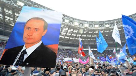 Das Luschniki-Stadion in Moskau platzt aus allen Nähten: Zehntausende Anhänger von Wladimir Putin sind zusammen gekommen. 