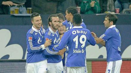 Start geglückt: Den Schalkern, die sich in der Winterpause mit Chinedu Obasi verstärkt haben, gelang bereits in der dritten Spielminute der Treffer zur 1:0-Führung. 