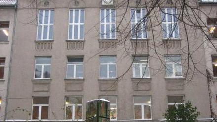 Das Albert-Schweitzer-Gymnasium liegt in der Nähe des Hermannplatzes.