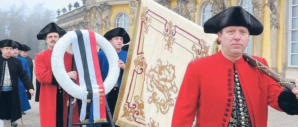 Festliche Tracht. Die „Salzwirker-Brüderschaft“ hat sich herausgeputzt. Foto: AFP