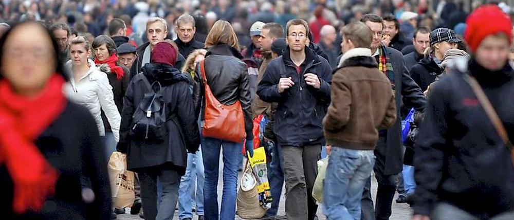 Deutschlands Bevölkerung wächst wieder - obwohl die Sterberate immer noch die Geburtenrate übersteigt.