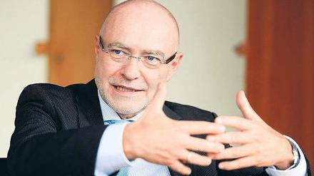Udo Di Fabio ist einer der profiliertesten Staatsrechtler in Deutschland. Er war Berichterstatter beim NPD-Verbotsverfahren und im Prozess um den Lissabon-Vertrag. 