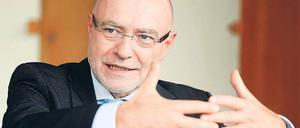 Udo Di Fabio ist einer der profiliertesten Staatsrechtler in Deutschland. Er war Berichterstatter beim NPD-Verbotsverfahren und im Prozess um den Lissabon-Vertrag. 