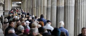 Massen im Museum.