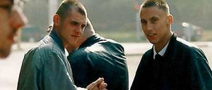 Uwe Böhnhardt (M.) und der spätere stellvertretenden NPD-Landesvorsitzenden Ralf Wohlleben (r.), aufgenommen im Herbst 1996 in Erfurt. Der inhaftierte Thüringer NPD-Funktionär Ralf Wohlleben soll bis in jüngste Zeit engen Kontakt zur Terrorzelle "Nationalsozialistischer Untergrund" (NSU) gehabt haben.